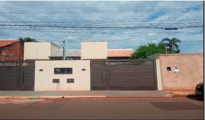 Casa com 2 quartos, 2 banheiros e 1 vaga de garagem, ocupada