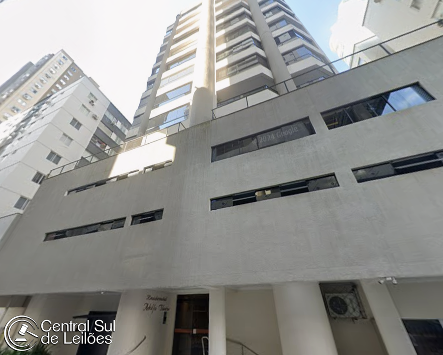 Triplex 203m² no Edifício Adolfo Blaese - Centro de Balneário Camboriú