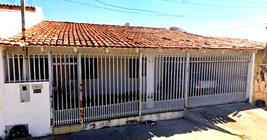 Casa com 1 quarto, banheiro e área construída de 161,53m²