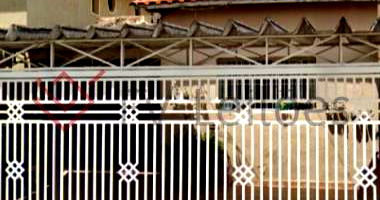 Casa aconchegante com 256m² de área total, perfeita para moradia familiar