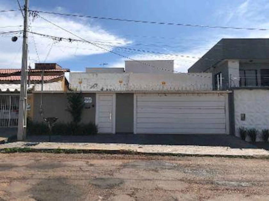 Casa padrão com 3 quartos, 3 banheiros, 1 vaga, área construída 183,89m²