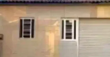 Casa com 77,49m² construída e 84,63m² de terreno, imóvel ocupado