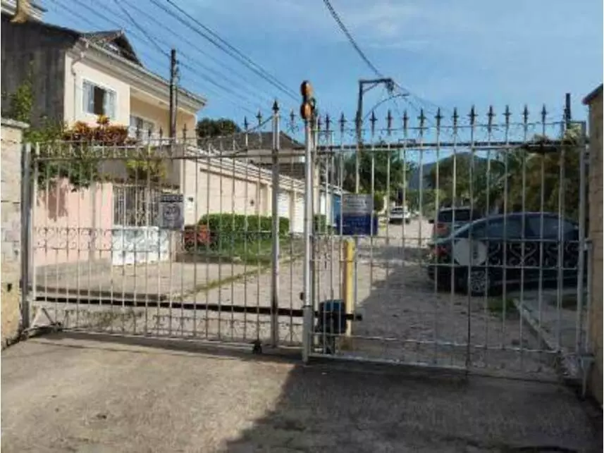 Apartamento com 2 quartos e 2 banheiros em leilão
