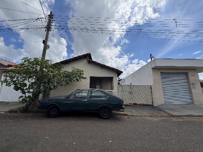 Casa 2 quartos, 1 banheiro, 1 vaga, 55m² construída, desocupada