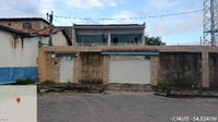 Casa com 5 quartos e 3 banheiros, 324,80 m², desocupada