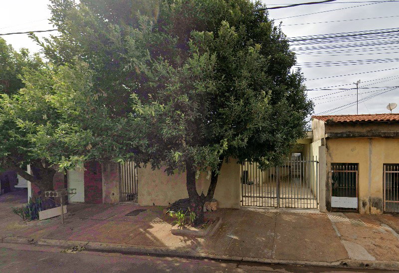 Casa com 250m², 3 quartos, 2 banheiros, desocupada