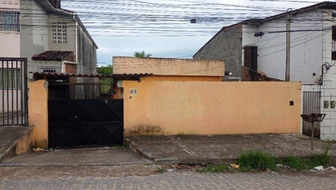 Casa com 2 quartos, 1 banheiro e 2 vagas de garagem, 99 m², ocupada