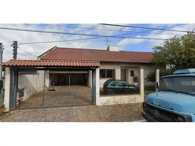 Casa ocupada com 162 m² e amplo terreno