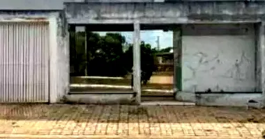 Casa padrão ocupada com 3 quartos, 2 banheiros e 250m² terreno