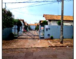 Casa com 3 quartos, 1 banheiro, 85m² construída, terreno 125m²