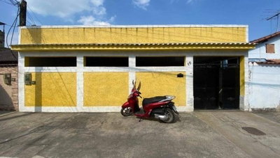 Casa Ocupada com 2 Quartos e 124m² de Área Construída