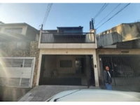 Casa desocupada com 249,82m² construídos e 125m² de terreno