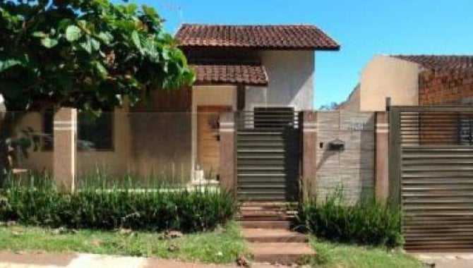 Casa padrão com 220m² de área total, 214,73m² construída, ocupada