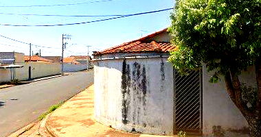Frações Ideais de Terreno com Salão e Casa em Araraquara