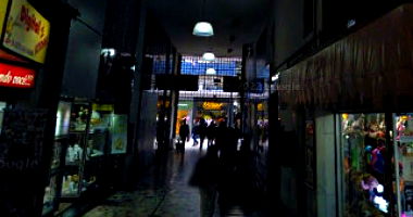 Loja comercial com área ideal e entrada social, desocupada