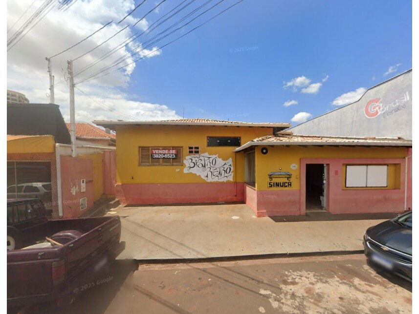 Casa Desocupada com 352,50m² de Terreno e 254,32m² Construídos