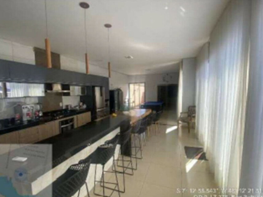 Casa com 7 dormitórios, 3 suítes, 4 banheiros e 1 vaga de garagem