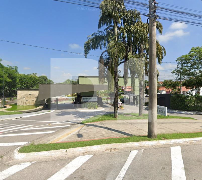 Casa em Condomínio com Jardim e Estacionamento em São José dos Campos