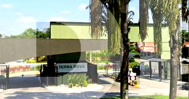Casa em Condomínio com Jardim e Estacionamento em São José dos Campos