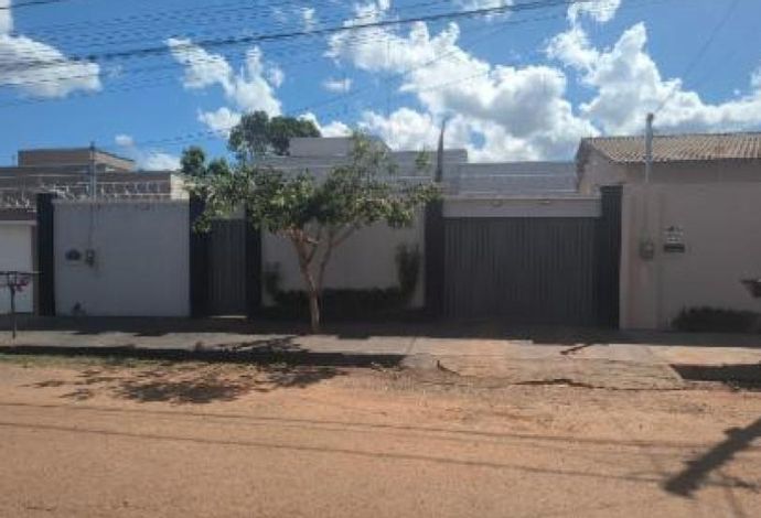 Casa com 95m², 2 quartos, 1 banheiro, ocupada