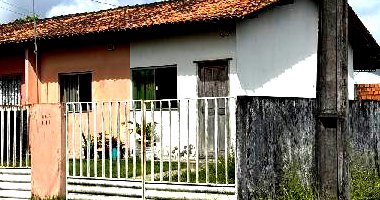 Casa com 2 quartos e 39,93 m² em lote de 190 m²
