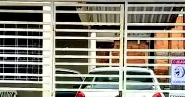 Casa em condomínio com 3 quartos, 1 banheiro e 1 vaga, ocupada