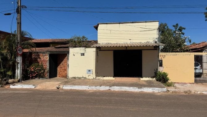 Casa Padrão com 4 Quartos em Campos Lindos, TO