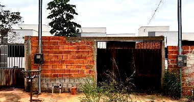 Casa com 2 Quartos e Garagem em Várzea Grande