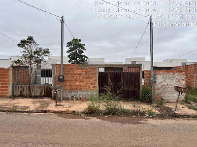 Casa com 2 Quartos e Garagem em Várzea Grande