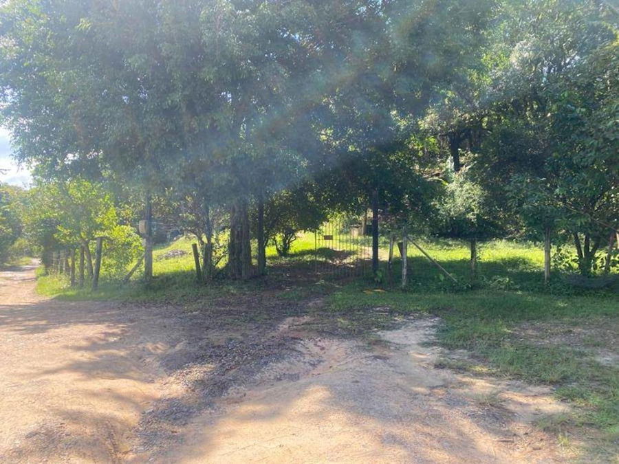 Casa padrão com 2 quartos, 1 banheiro, 2 salas e varanda, ocupada