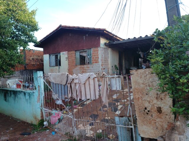 Terreno 300m² com casa de 137,36m² em Londrina/PR
