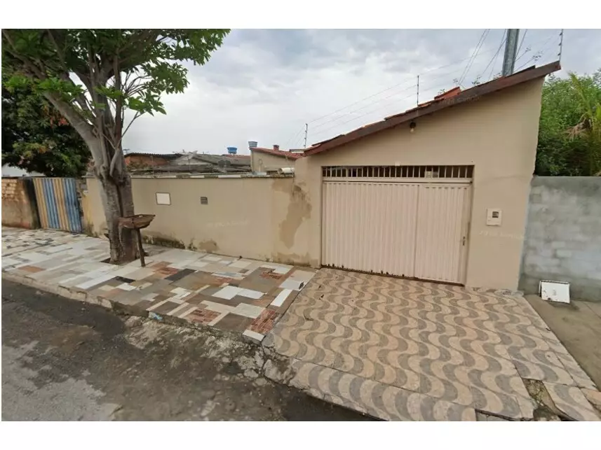 Casa espaçosa com 337,50m² de terreno e 247,52m² construída