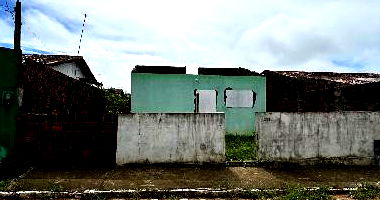 Casa com 2 quartos, 1 banheiro, sala, cozinha e 1 vaga