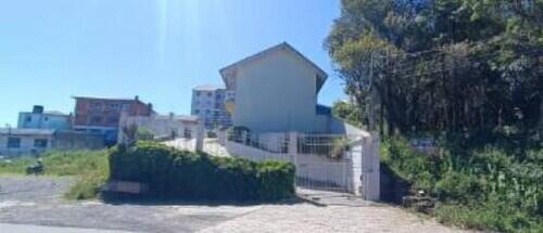 Casa em condomínio com 3 quartos e 2 banheiros em Caxias do Sul