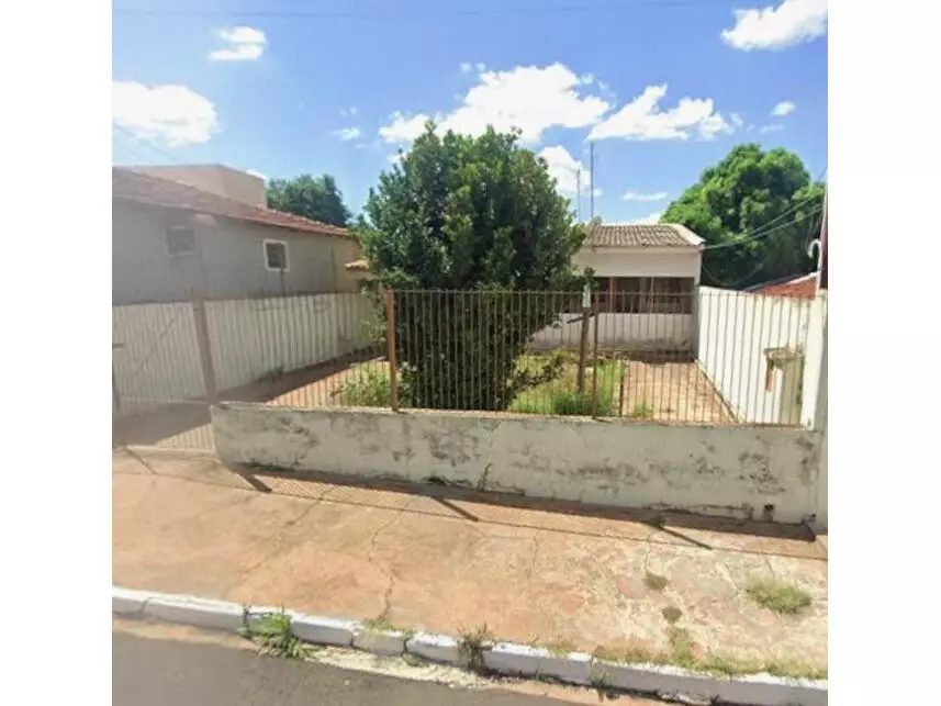 Casa com 160m² de Terreno em Leilão Judicial - Centro, Ibitinga/SP
