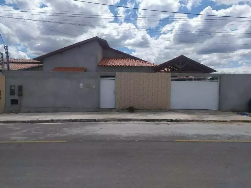 Casa Ocupada com 1 Vaga e 226m² em Paulo Afonso/BA