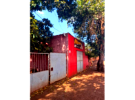 Prédio Comercial com 2 Banheiros e 3 Quartos em Terreno de 500m²