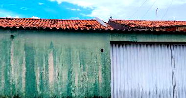 Casa com 2 quartos, banheiro, varanda e área construída de 60,6 m²