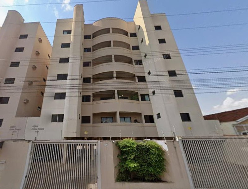 Apartamento com 3 quartos no Edifício Helena Bazzetti