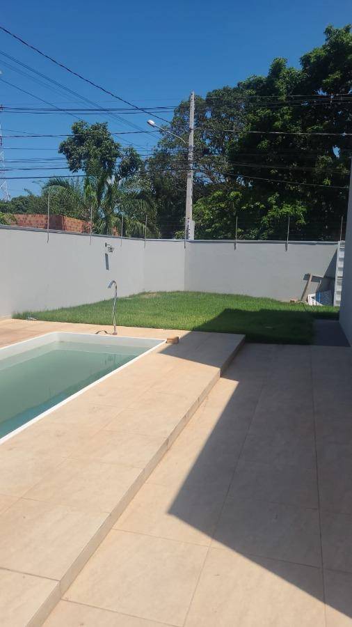 Casa ocupada com 374m² terreno e 220m² construída