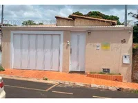 Casa em leilão com 3 quartos e 2 banheiros