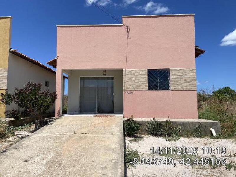Casa com 2 Quartos e 1 Vaga em Altos/PI