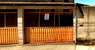 Casa Antiga com 6 Cômodos e Garagem em Coronel Fabriciano