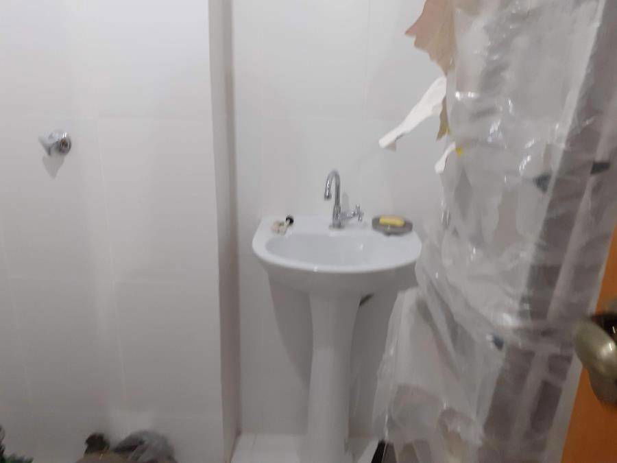 Apartamento desocupado com 65m² de área construída