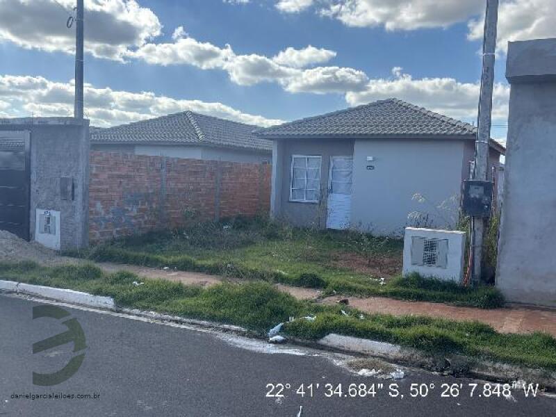 Casa com 2 Quartos e 2 Vagas em Assis/SP