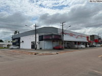 Centro Comercial com Salas e Lojas, 480m²
