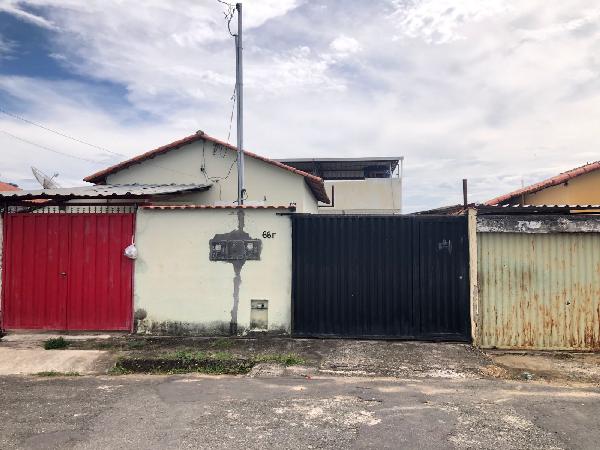 Casa com 2 quartos, varanda, área construída 82,75 m², 2 vagas