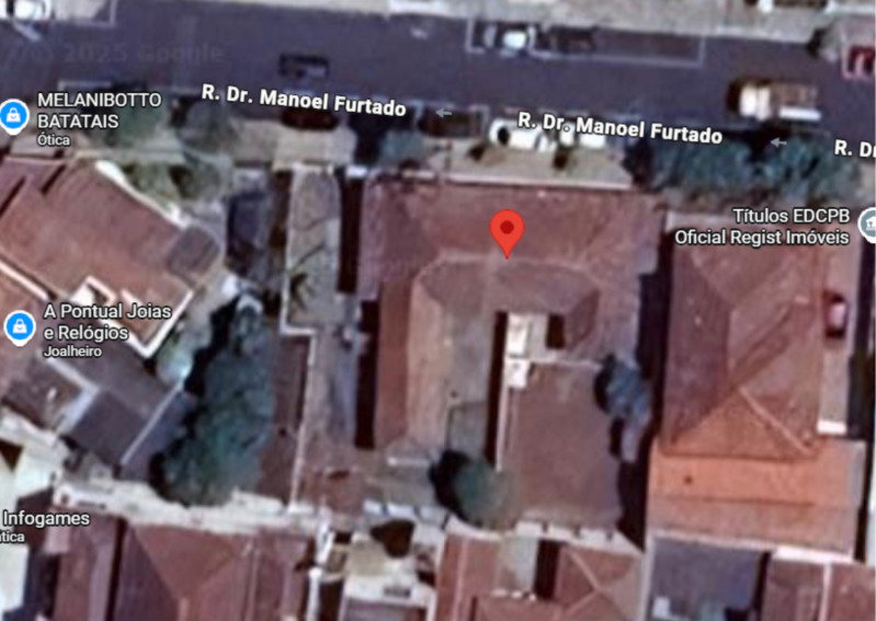 Casa com 226m², 2 habitações, 6 cômodos, 8 cômodos, área coberta e alpendre
