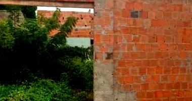 Terreno com construção inacabada em Canindé de São Francisco/SE