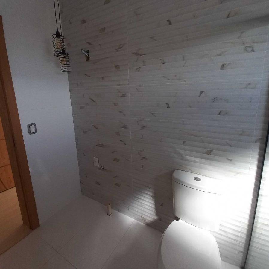 Casa com 3 quartos, 2 banheiros e 170m² construída, ocupada